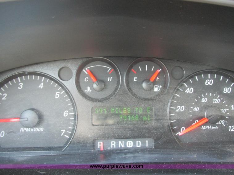 image for item K8555 2006 Ford Taurus SE