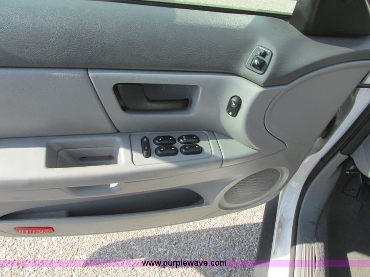 image for item K8555 2006 Ford Taurus SE