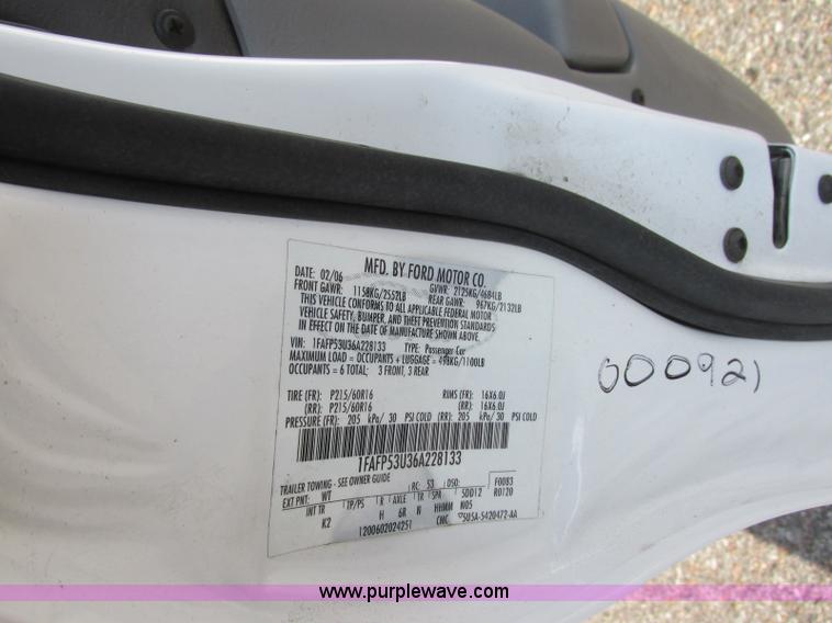 image for item K8555 2006 Ford Taurus SE