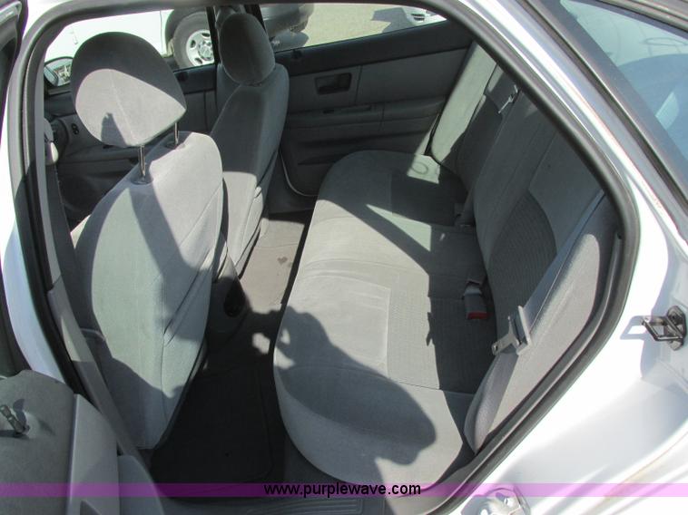 image for item K8555 2006 Ford Taurus SE