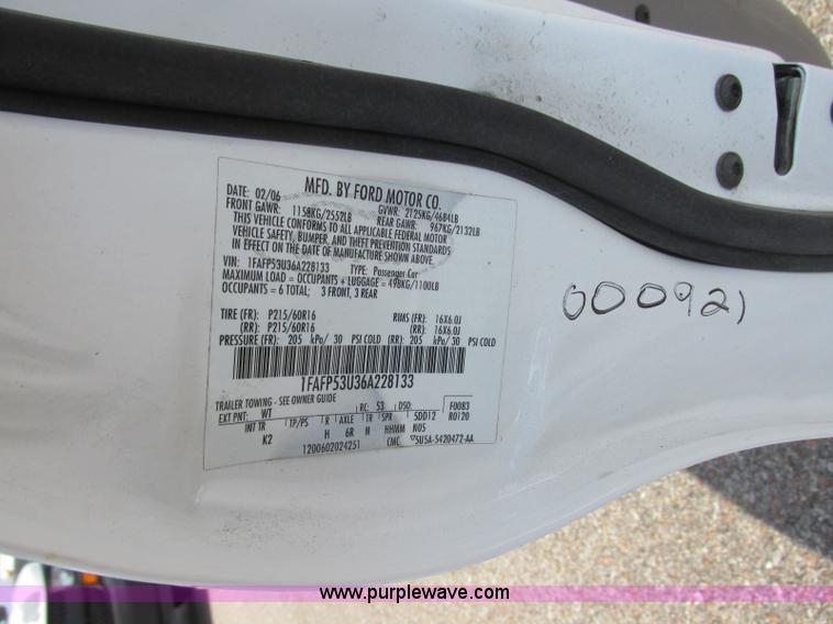 image for item K8555 2006 Ford Taurus SE