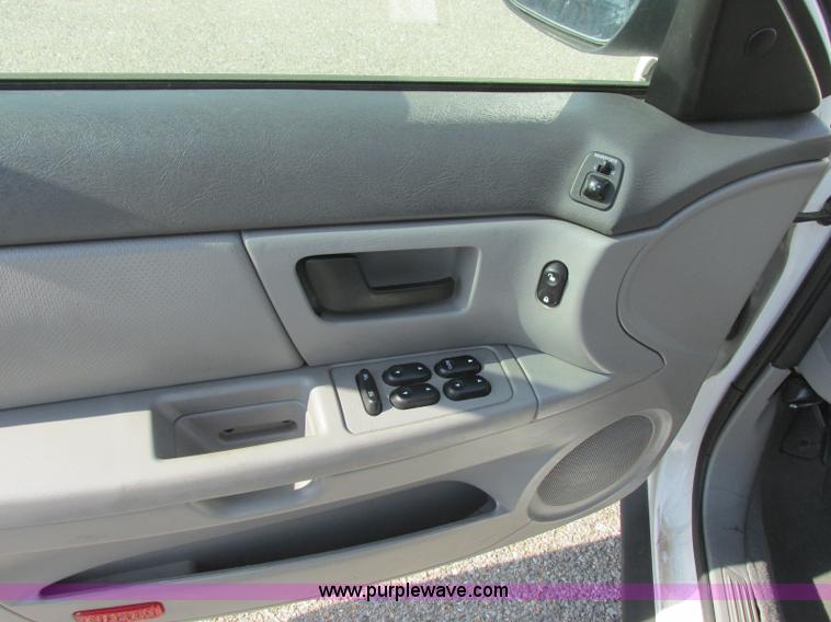 image for item K8555 2006 Ford Taurus SE