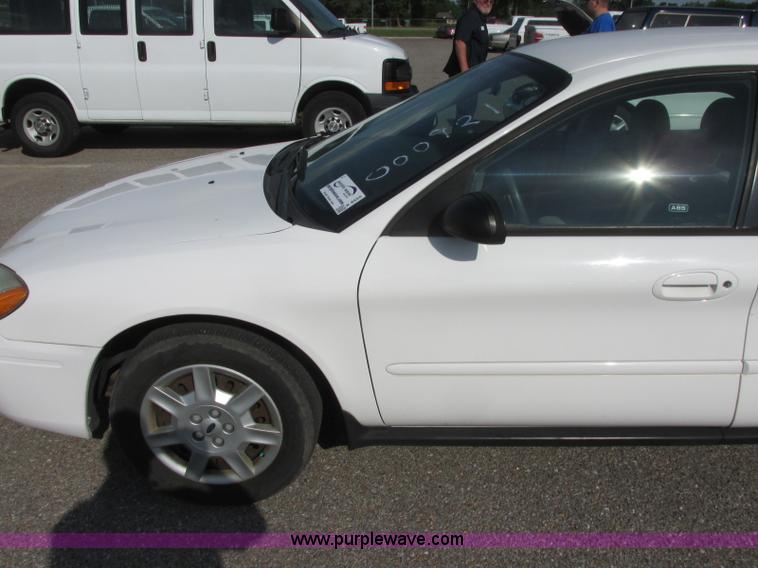 image for item K8555 2006 Ford Taurus SE