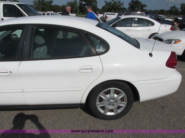 image for item K8555 2006 Ford Taurus SE