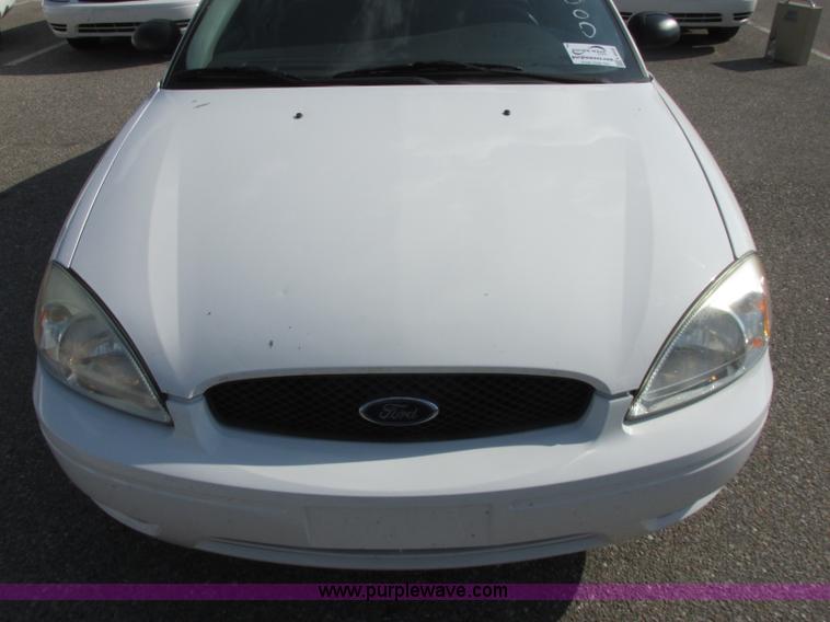 image for item K8555 2006 Ford Taurus SE