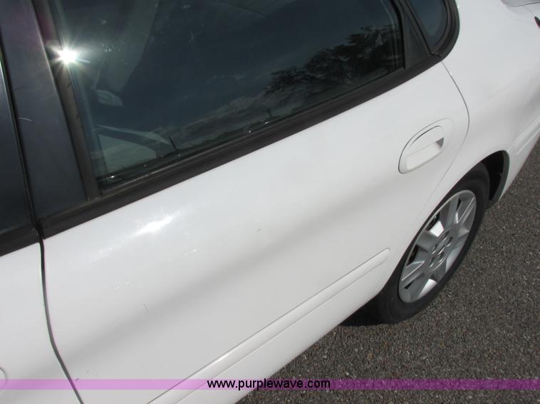 image for item K8555 2006 Ford Taurus SE
