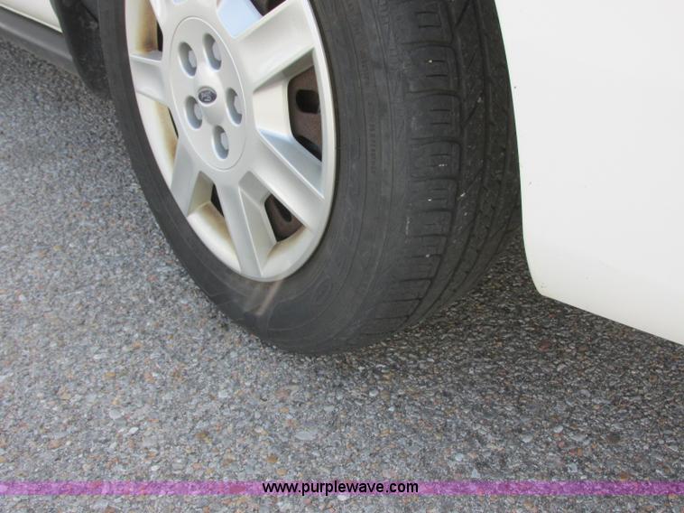 image for item K8555 2006 Ford Taurus SE