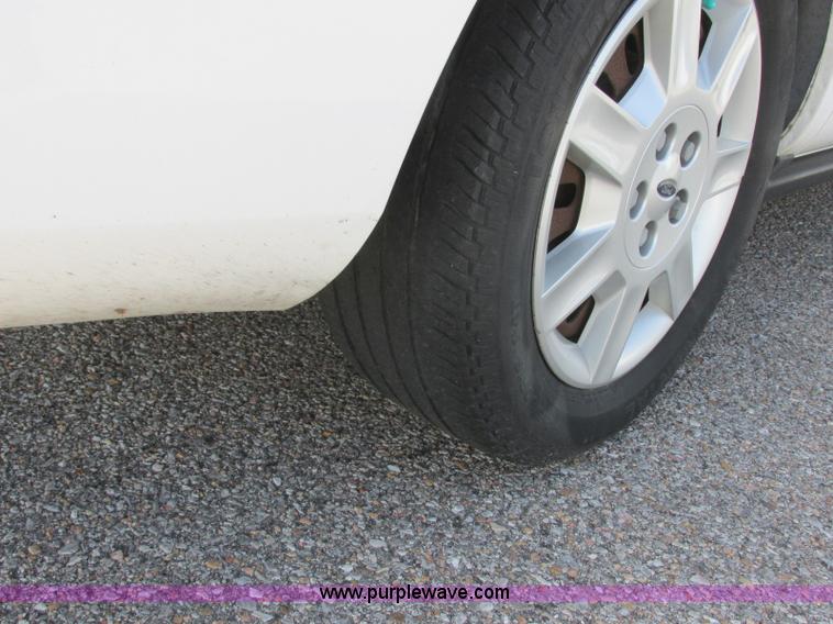 image for item K8555 2006 Ford Taurus SE