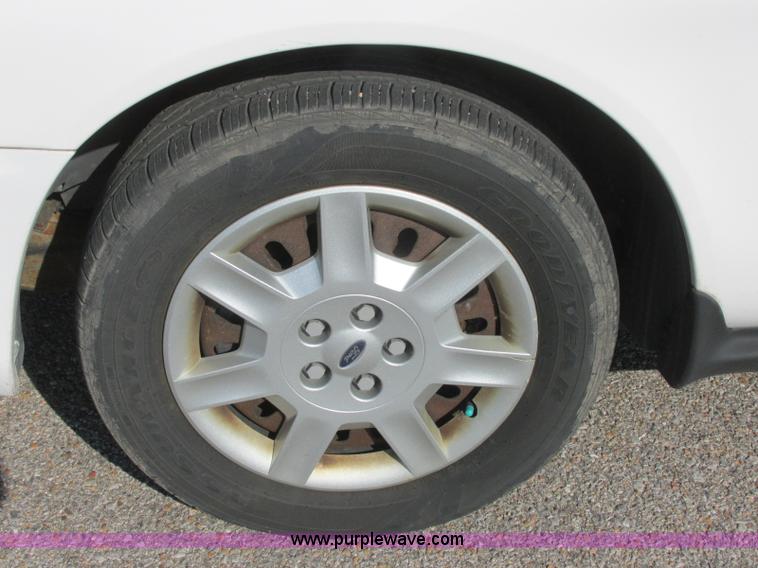 image for item K8555 2006 Ford Taurus SE