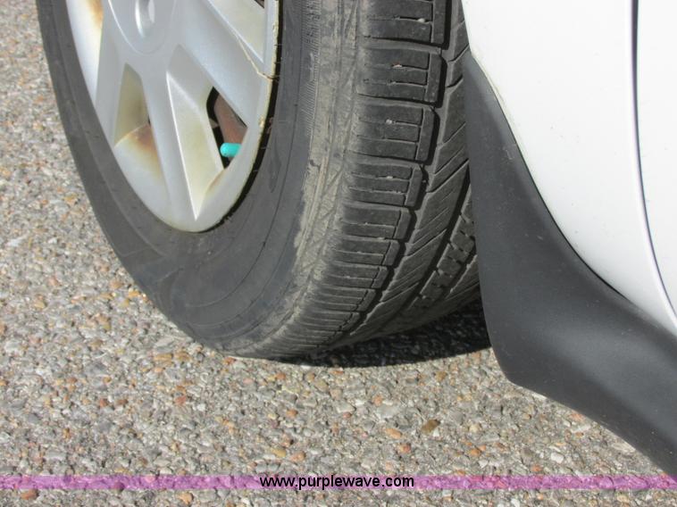 image for item K8555 2006 Ford Taurus SE