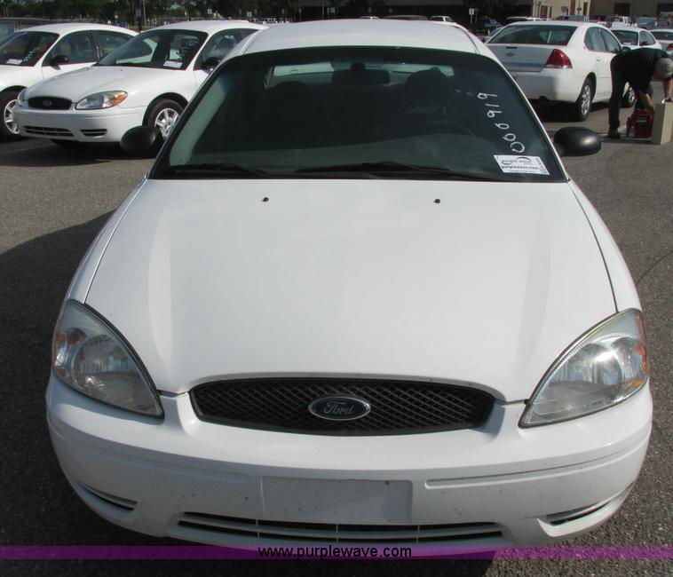 image for item K8556 2006 Ford Taurus SE