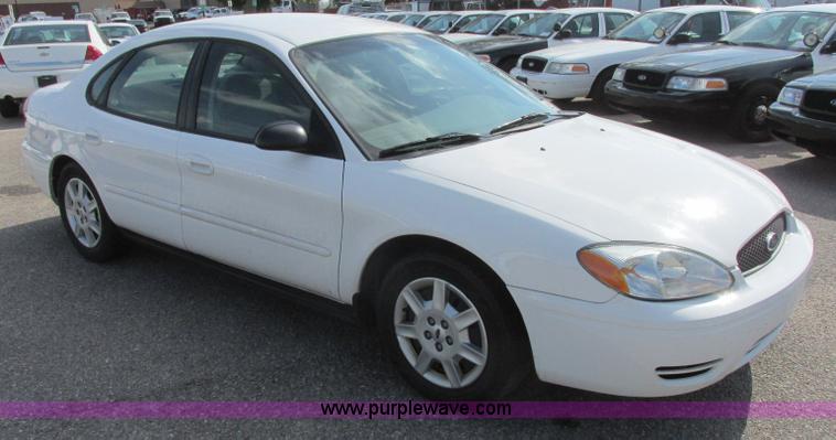image for item K8556 2006 Ford Taurus SE