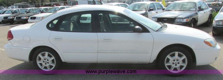 image for item K8556 2006 Ford Taurus SE