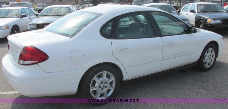 image for item K8556 2006 Ford Taurus SE