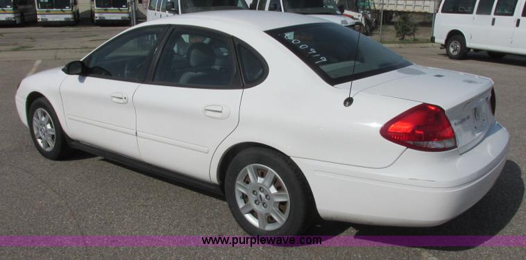 image for item K8556 2006 Ford Taurus SE