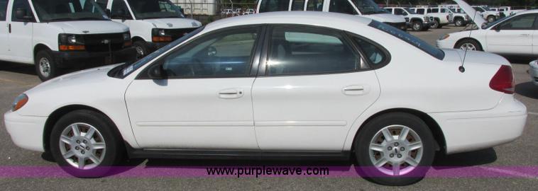 image for item K8556 2006 Ford Taurus SE