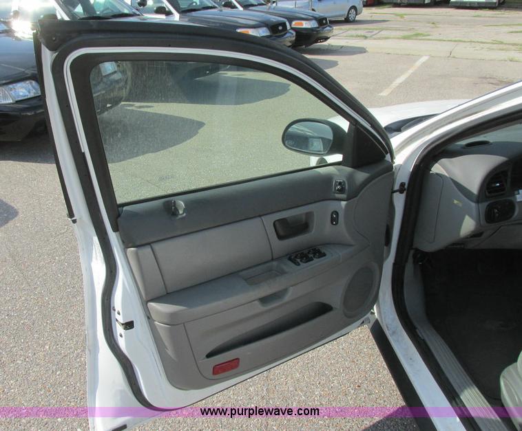 image for item K8556 2006 Ford Taurus SE