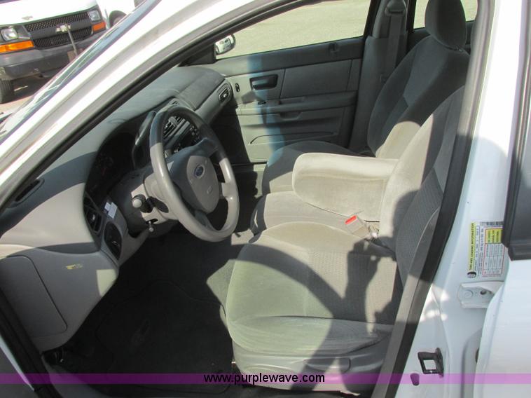 image for item K8556 2006 Ford Taurus SE