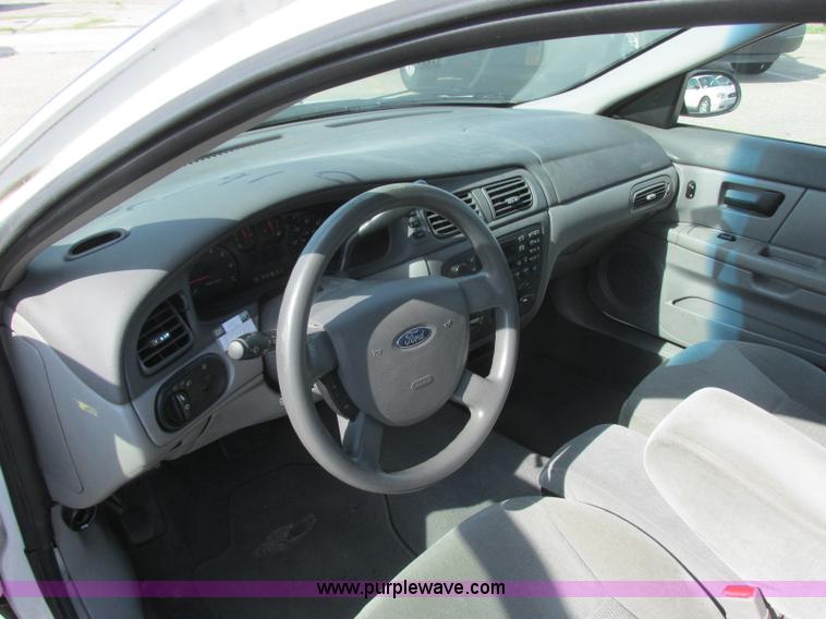 image for item K8556 2006 Ford Taurus SE