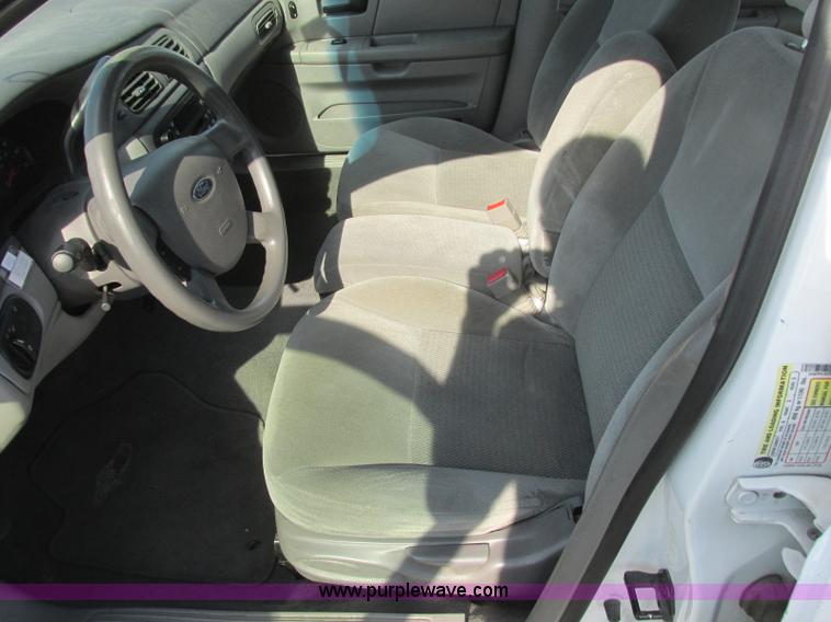 image for item K8556 2006 Ford Taurus SE