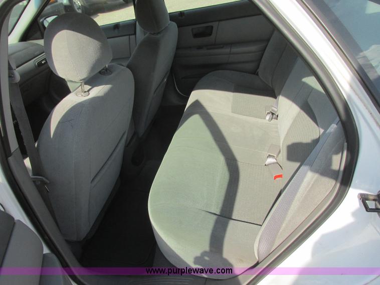 image for item K8556 2006 Ford Taurus SE