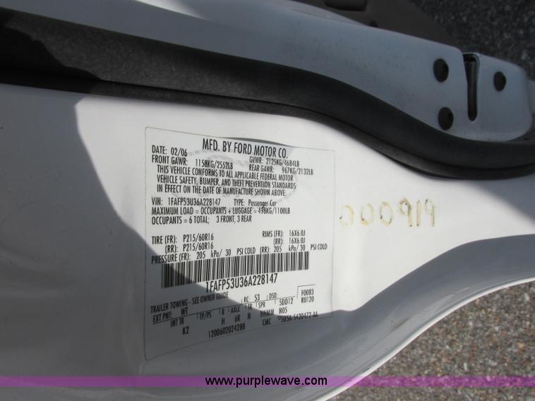 image for item K8556 2006 Ford Taurus SE