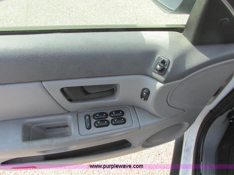 image for item K8556 2006 Ford Taurus SE