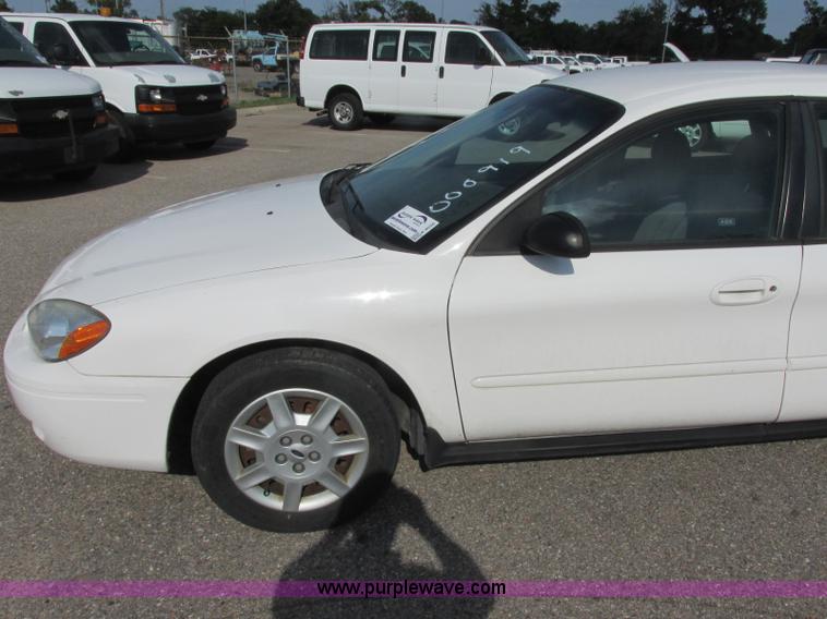 image for item K8556 2006 Ford Taurus SE