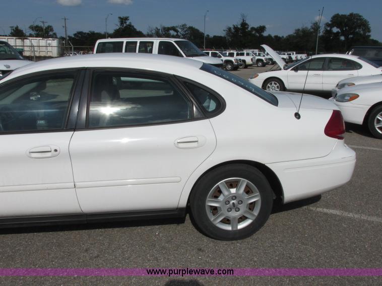 image for item K8556 2006 Ford Taurus SE