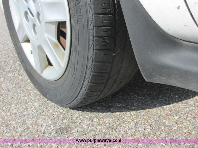 image for item K8556 2006 Ford Taurus SE