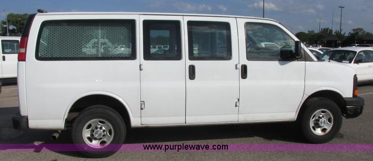 image for item K8557 2008 Chevrolet Express 2500 Cargo van