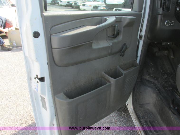 image for item K8557 2008 Chevrolet Express 2500 Cargo van