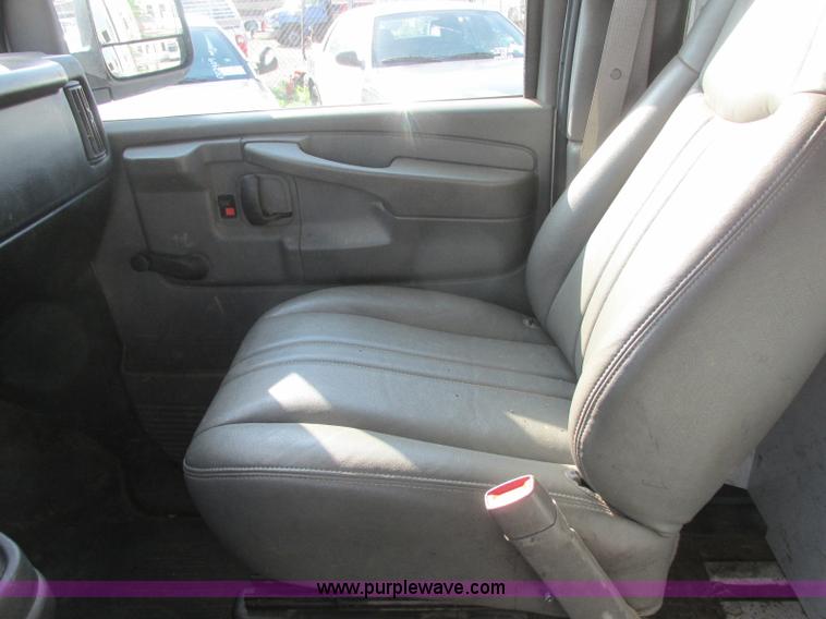 image for item K8557 2008 Chevrolet Express 2500 Cargo van