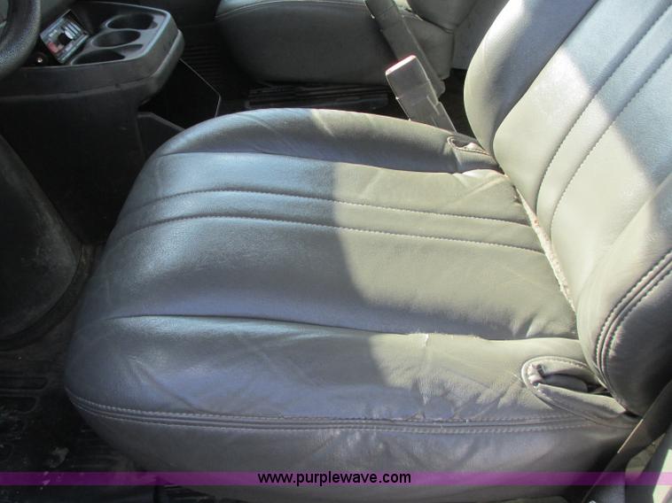 image for item K8557 2008 Chevrolet Express 2500 Cargo van
