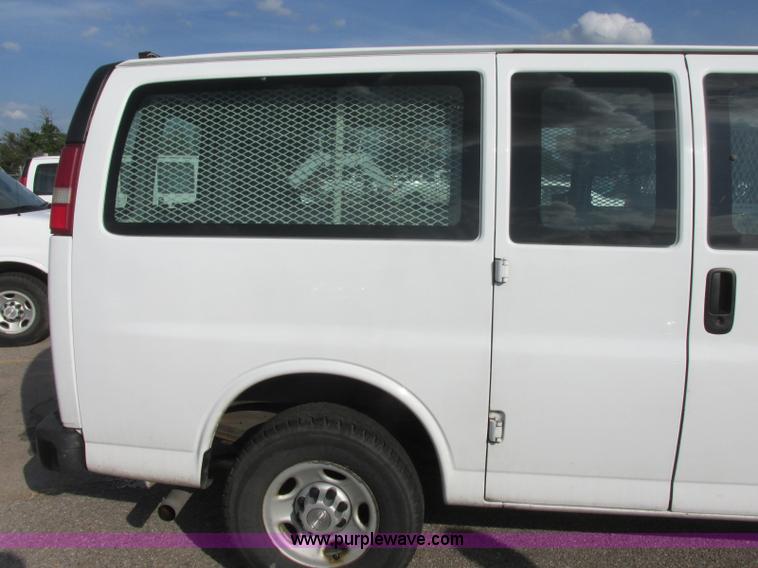image for item K8557 2008 Chevrolet Express 2500 Cargo van