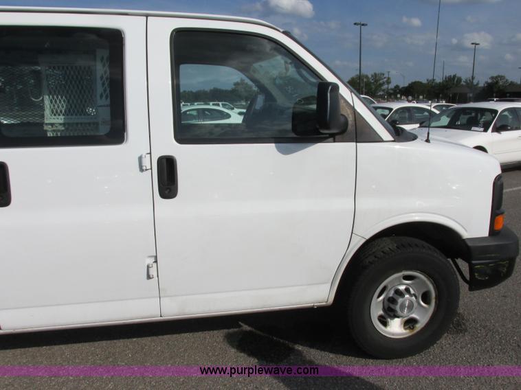 image for item K8557 2008 Chevrolet Express 2500 Cargo van