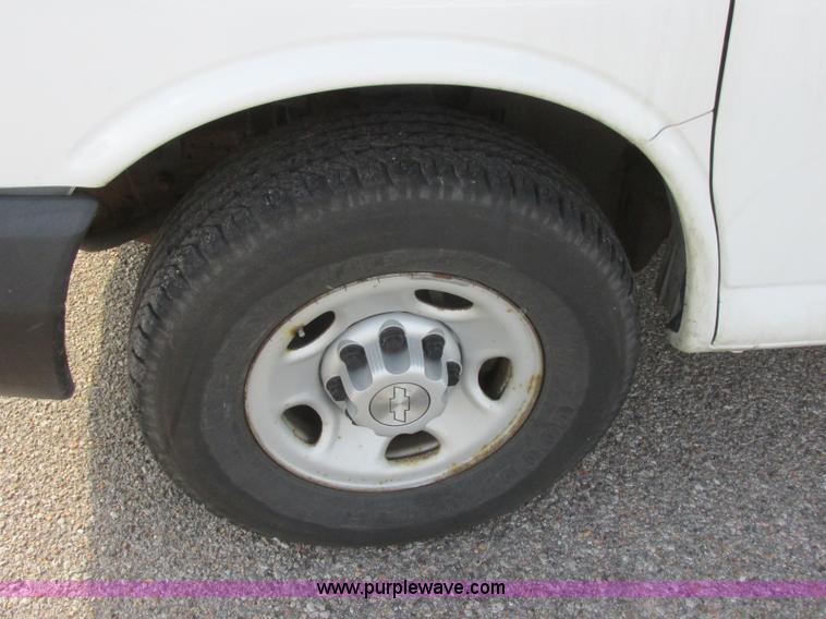image for item K8557 2008 Chevrolet Express 2500 Cargo van