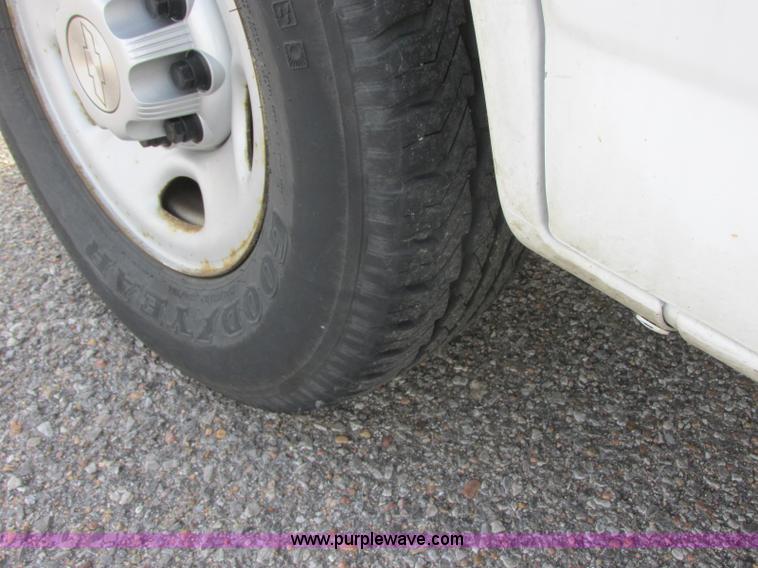 image for item K8557 2008 Chevrolet Express 2500 Cargo van