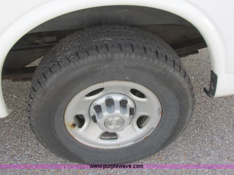image for item K8557 2008 Chevrolet Express 2500 Cargo van