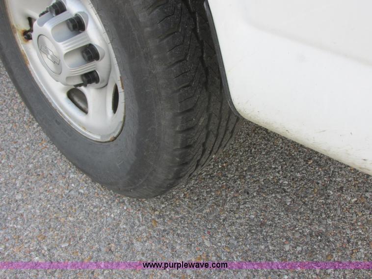 image for item K8557 2008 Chevrolet Express 2500 Cargo van