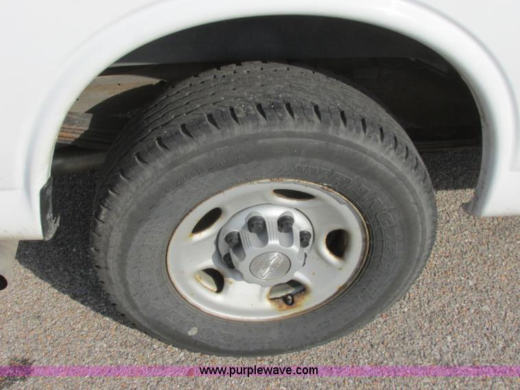 image for item K8557 2008 Chevrolet Express 2500 Cargo van