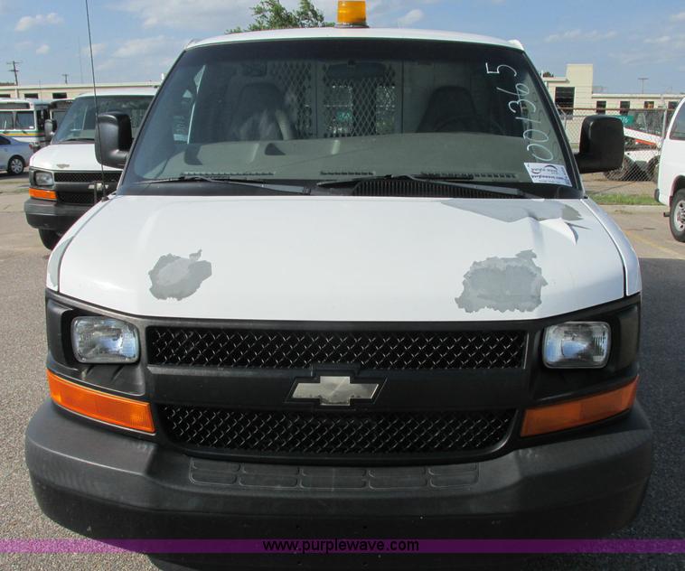 image for item K8558 2007 Chevrolet Express 2500 Cargo van