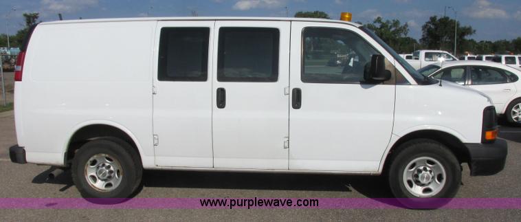 image for item K8558 2007 Chevrolet Express 2500 Cargo van