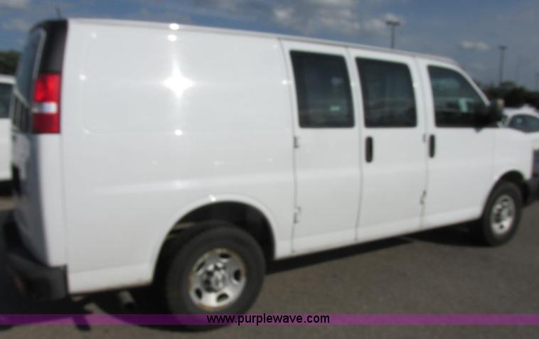 image for item K8558 2007 Chevrolet Express 2500 Cargo van
