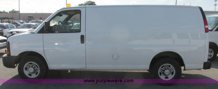image for item K8558 2007 Chevrolet Express 2500 Cargo van