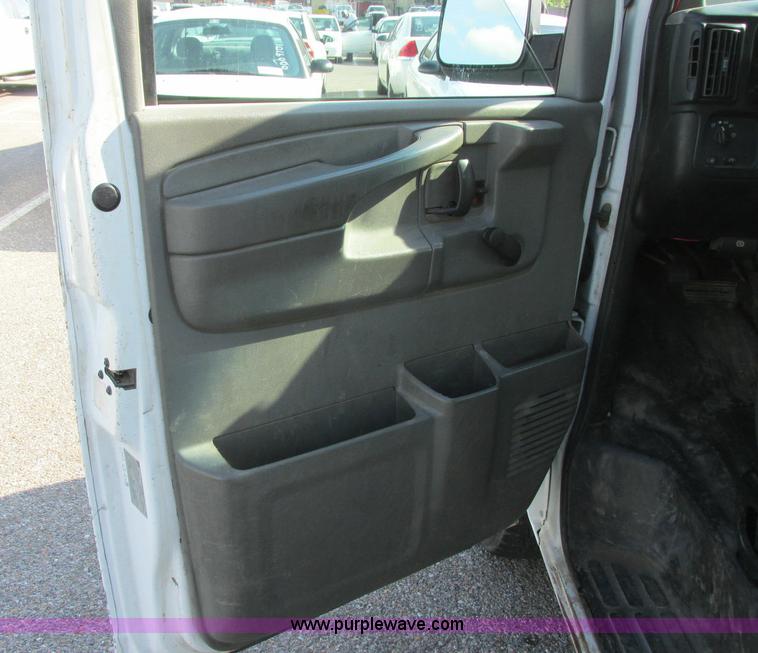 image for item K8558 2007 Chevrolet Express 2500 Cargo van