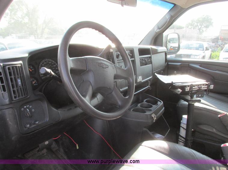 image for item K8558 2007 Chevrolet Express 2500 Cargo van