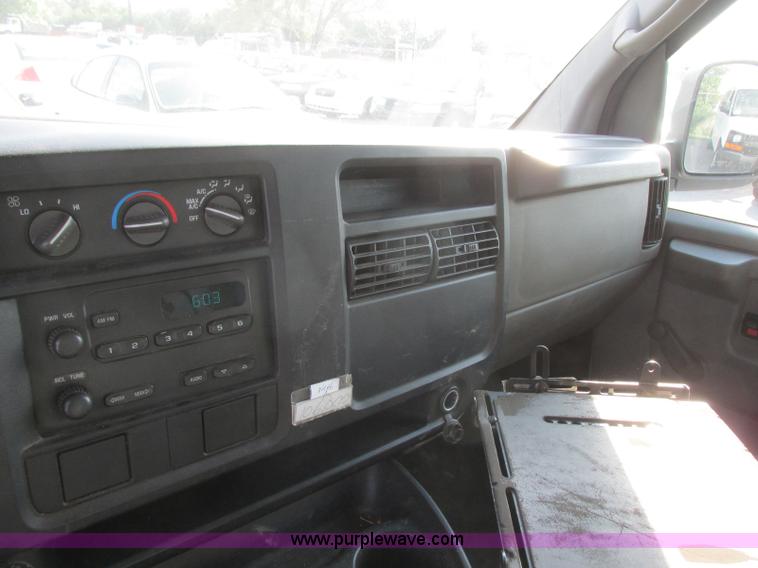 image for item K8558 2007 Chevrolet Express 2500 Cargo van