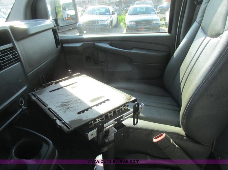 image for item K8558 2007 Chevrolet Express 2500 Cargo van