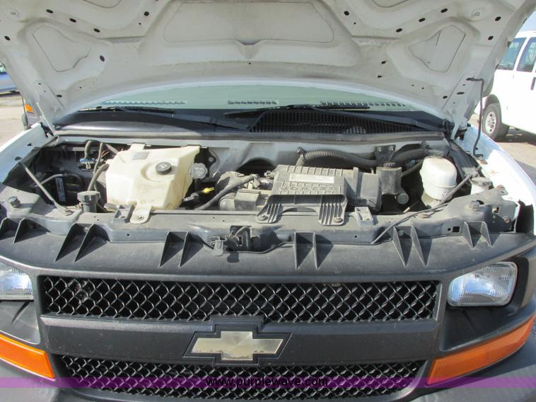 image for item K8558 2007 Chevrolet Express 2500 Cargo van